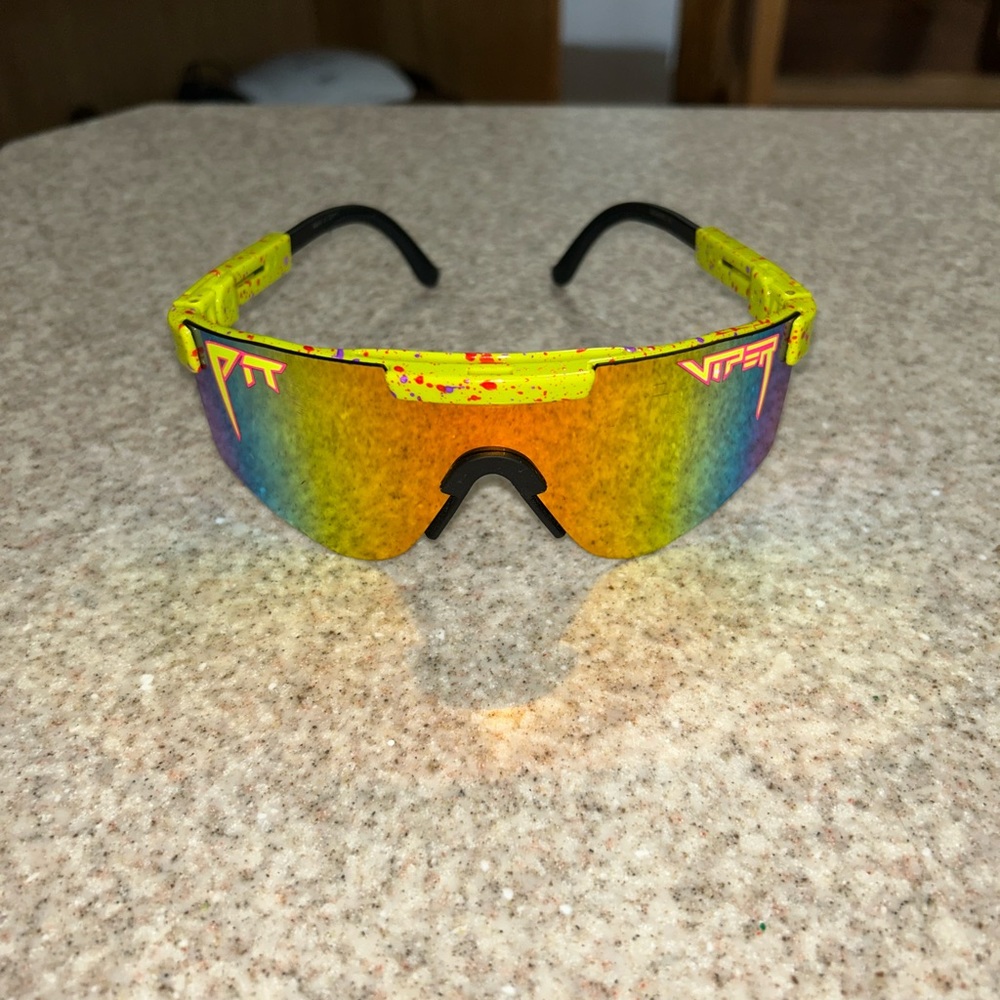 Double-wide polarized Pit Vipers